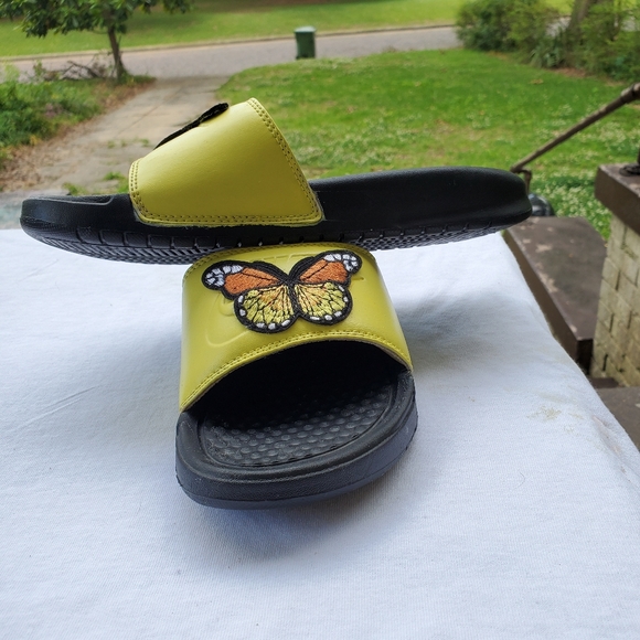 Yellow Nike Butterfly Slides - Picture 4 of 4